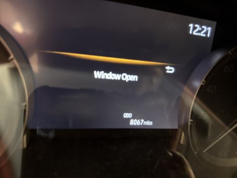 Used 2025 Toyota Highlander XLE AWD/4WD image 5