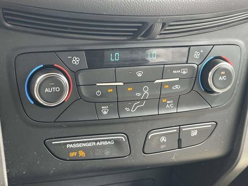 Used 2017 Ford Escape SE w/ Equipment Group 201A FWD image 19