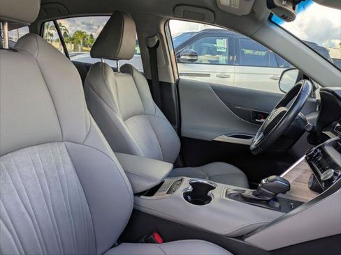 Used 2021 Toyota Venza XLE image 26