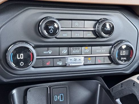Used 2024 Ford Bronco Outer Banks AWD/4WD image 19