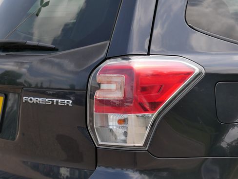 Used 2018 Subaru Forester 2.5i Premium w/ Protection Package #1 AWD/4WD image 17
