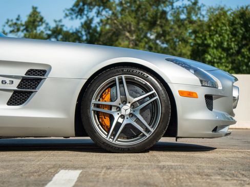 Used 2012 Mercedes-Benz SLS AMG Roadster image 17