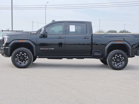 Used 2024 GMC Sierra 2500 AT4X image 18