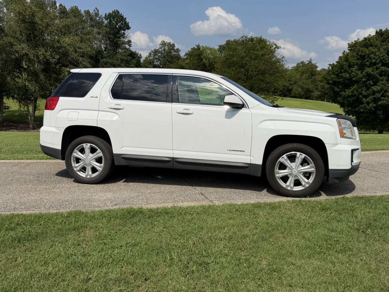 Used 2017 GMC Terrain SLE AWD/4WD image 12