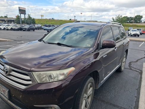 Used 2013 Toyota Highlander Limited AWD/4WD image 2