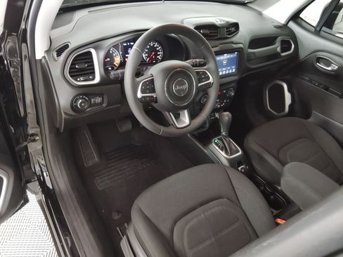 Used 2018 Jeep Renegade Latitude image 4