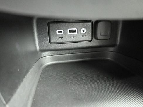 Used 2021 Chevrolet Equinox LS image 27