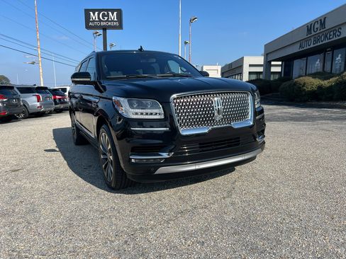 Used 2020 Lincoln Navigator Reserve w/ Luxury Package image 3