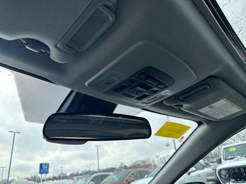 Used 2023 Toyota Camry SE image 28