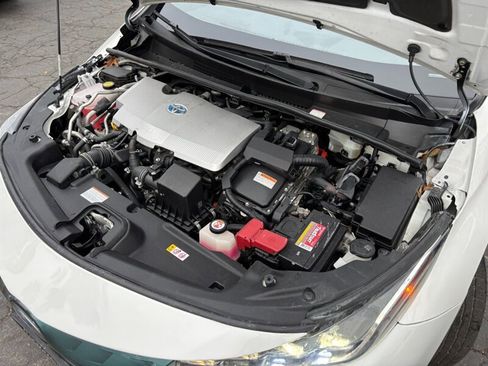 Used 2019 Toyota Prius Prime Premium w/ Carpet Mat Package FWD image 18
