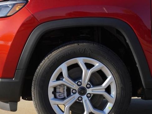 New 2026 Jeep Compass Latitude image 5