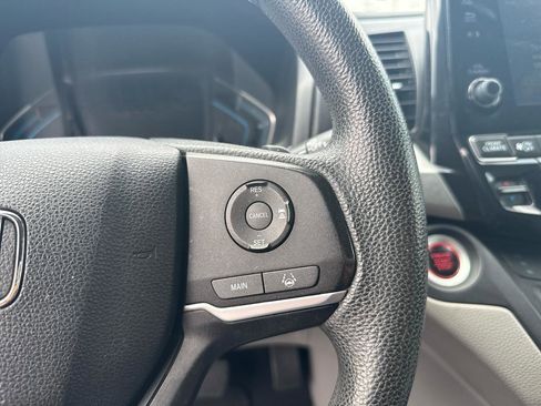 Used 2018 Honda Odyssey EX image 17