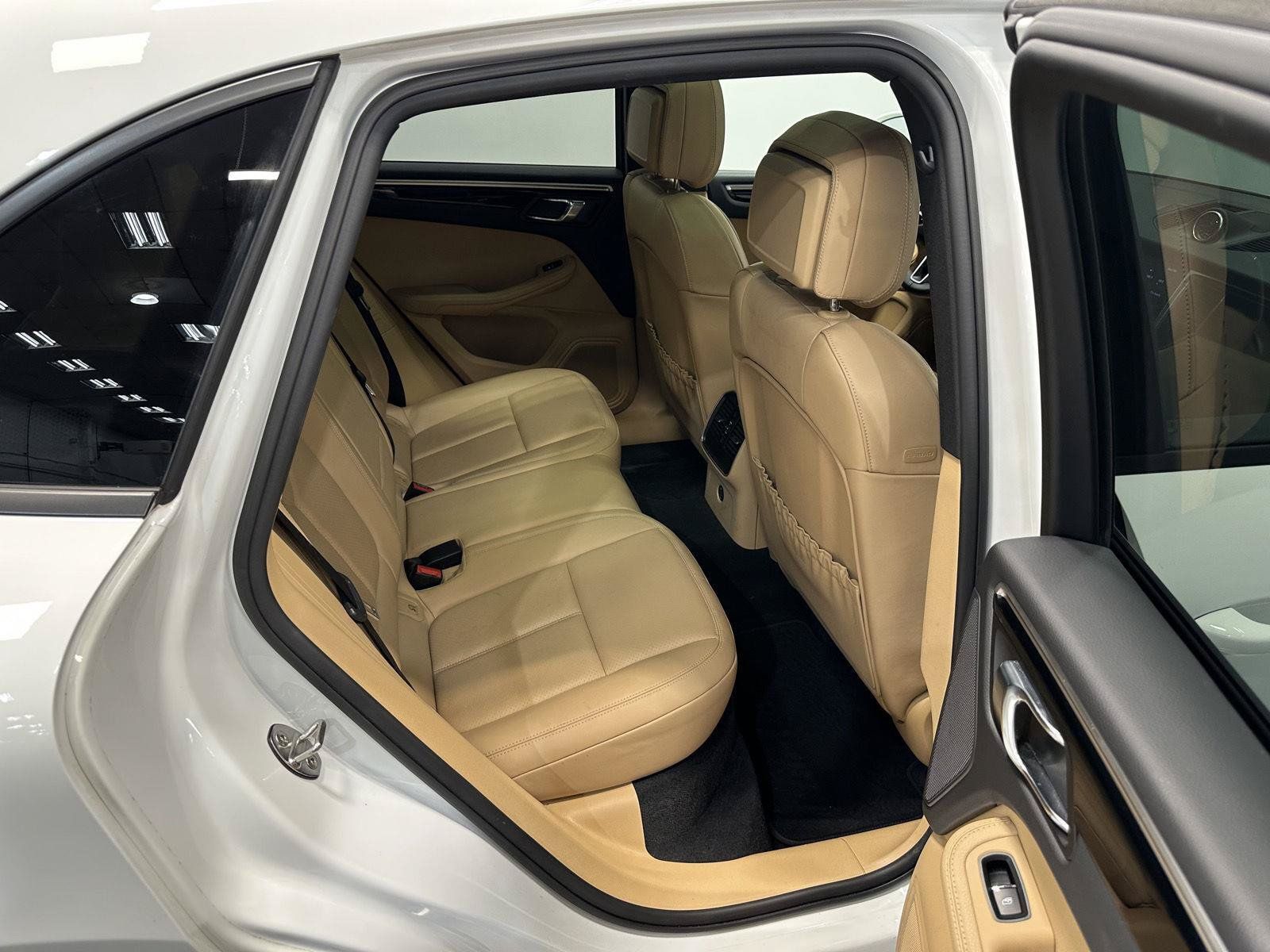 Used 2018 Porsche Macan AWD/4WD image 38