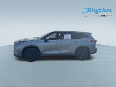 Used 2022 Toyota Highlander LE