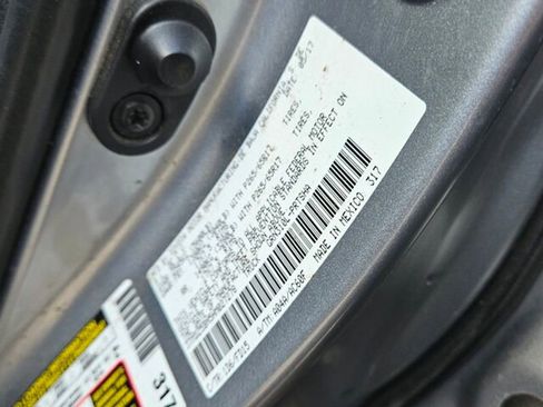 Used 2017 Toyota Tacoma TRD Sport image 19