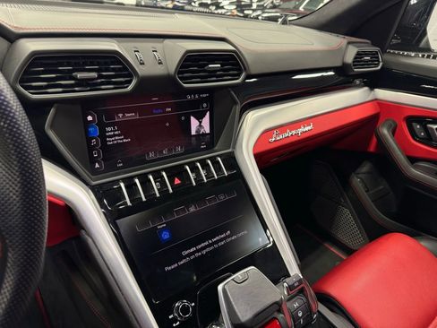 Used 2019 Lamborghini Urus Sport Utility 4D image 17