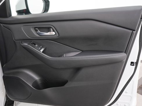 Certified 2026 Nissan Rogue SV AWD/4WD image 12