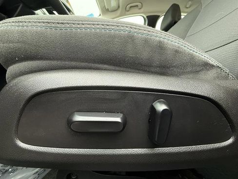 Used 2017 Chevrolet Cruze LT w/ Convenience Package image 15