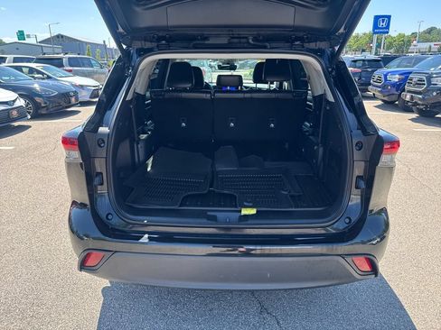 Used 2025 Toyota Highlander XLE AWD/4WD image 7