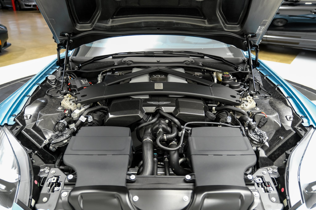 Used 2025 Aston Martin Vanquish RWD image 54