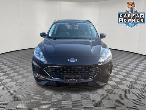 Used 2022 Ford Escape SE w/ SE Sport Appearance Package image 3