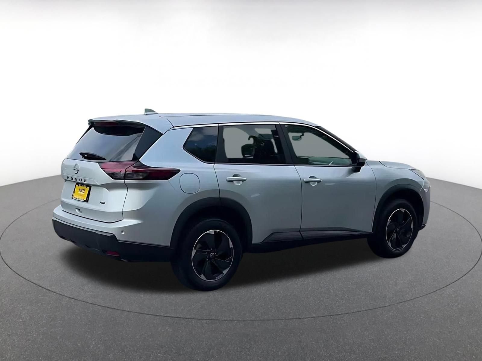Used 2025 Nissan Rogue SV AWD/4WD image 14