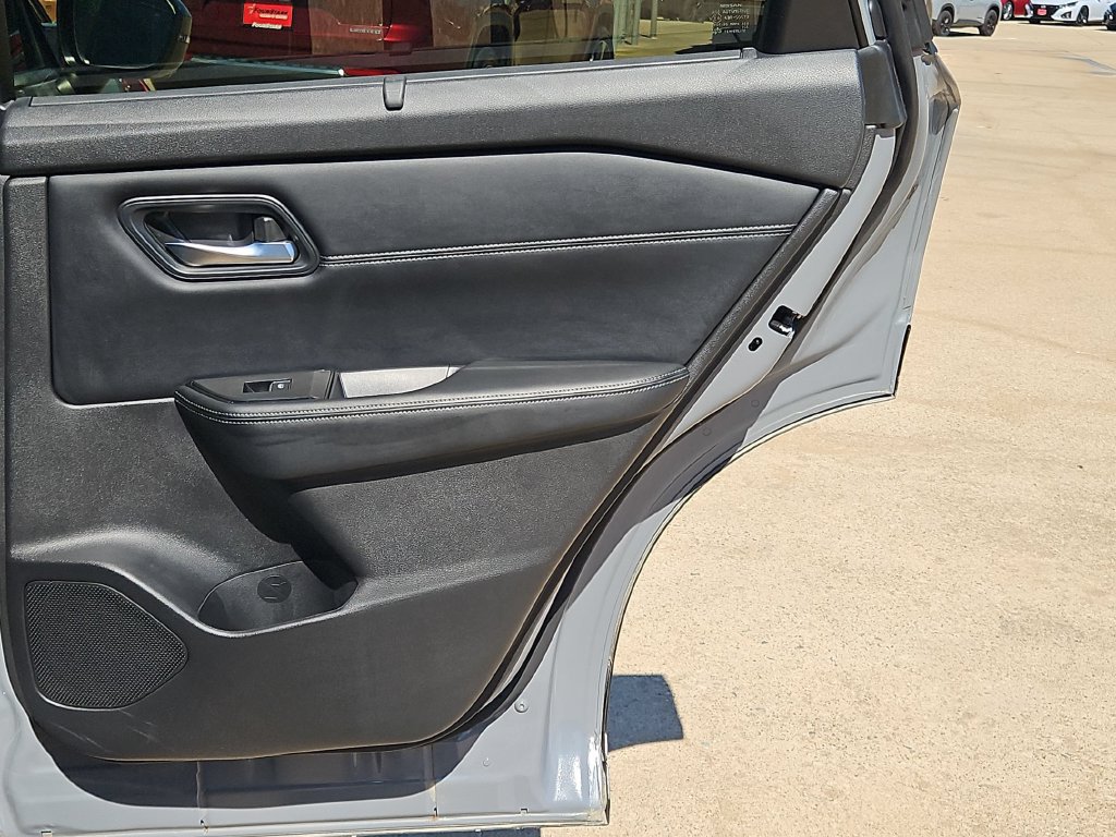 Used 2025 Nissan Rogue SL w/ SL Premium Package FWD image 26