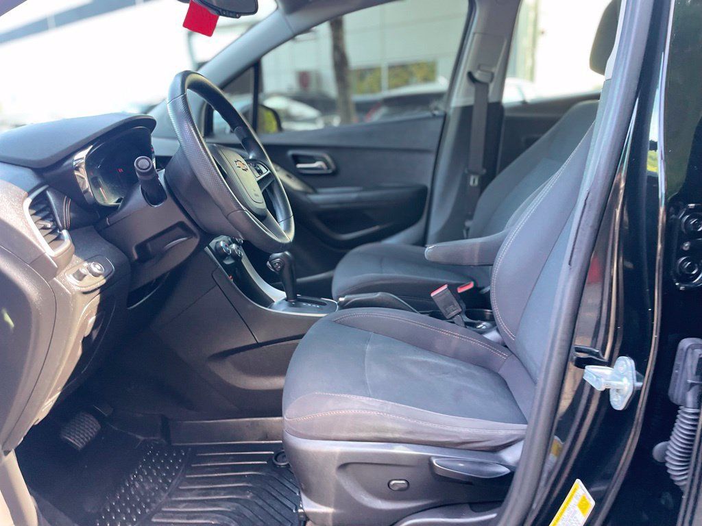 Used 2018 Chevrolet Trax LS AWD/4WD image 16