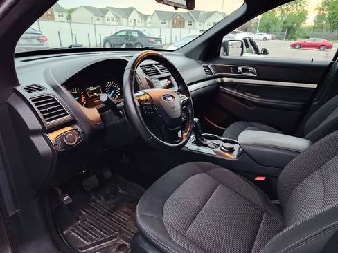Used 2018 Ford Explorer XLT AWD/4WD image 9