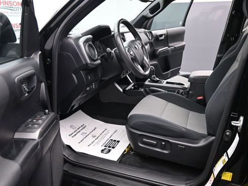 Used 2020 Toyota Tacoma TRD Sport image 17
