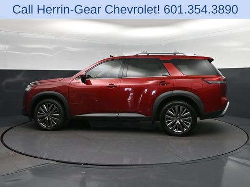 Used 2023 Nissan Pathfinder SL w/ SL Premium Package FWD image 4