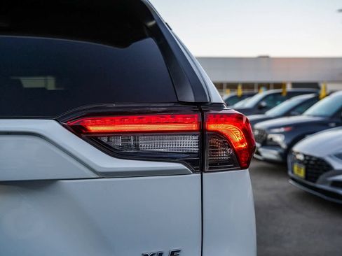 Used 2020 Toyota RAV4 XLE Premium image 11