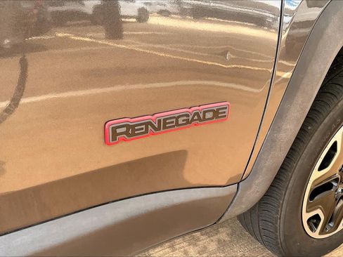 Used 2016 Jeep Renegade Trailhawk AWD/4WD image 11