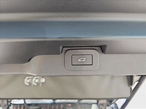 New 2024 Land Rover Discovery Dynamic SE image 8