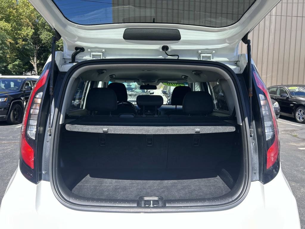 Used 2017 Kia Soul + FWD image 11