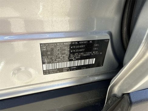 Used 2025 Toyota RAV4 XLE image 33