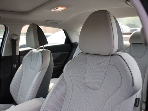 Certified 2023 Hyundai Elantra Limited w/ Cargo Package FWD image 17