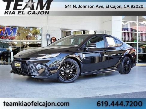 Used 2025 Toyota Camry SE w/ Convenience Package FWD image 2