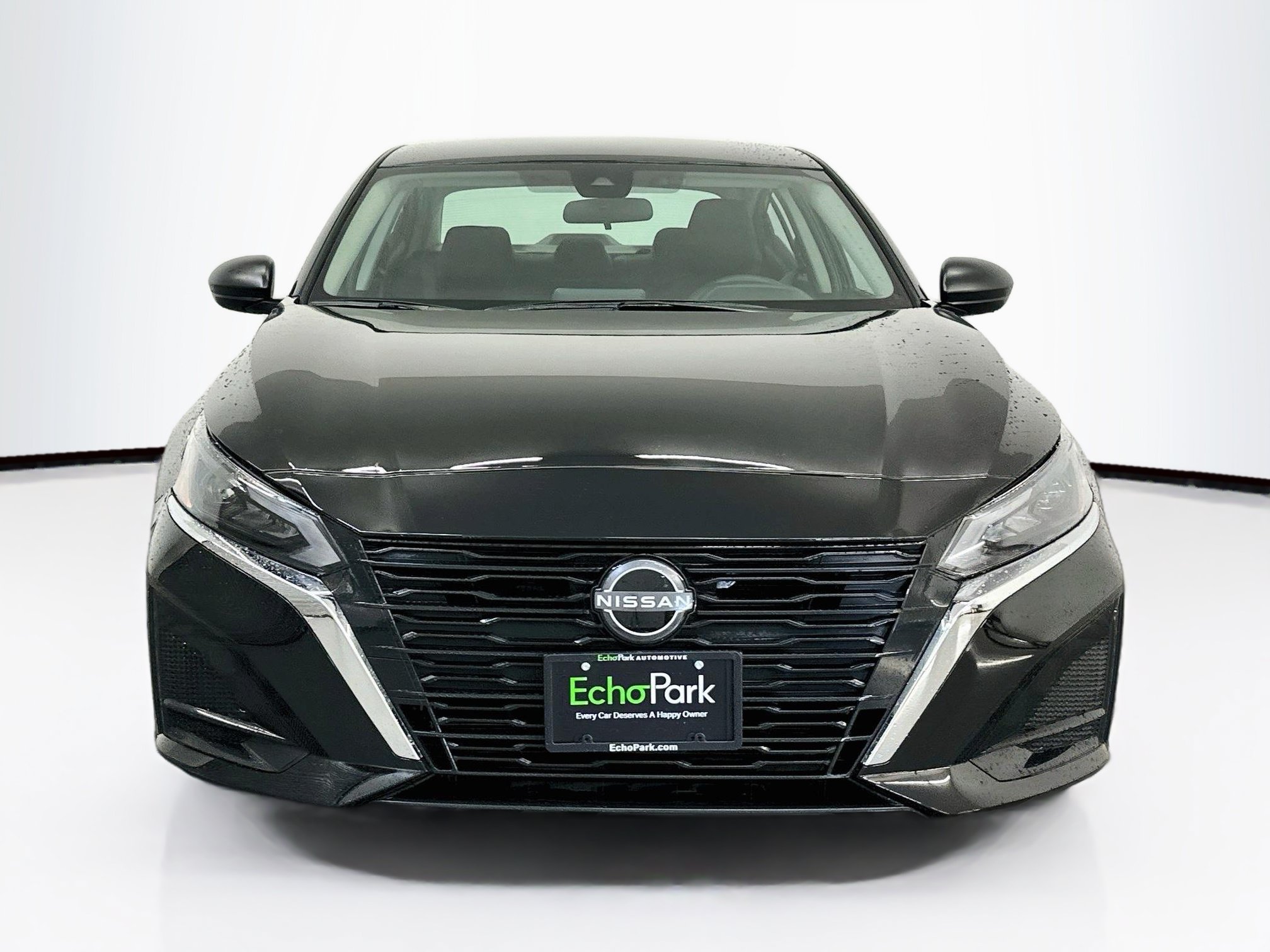 Used 2025 Nissan Altima 2.5 SV FWD image 2