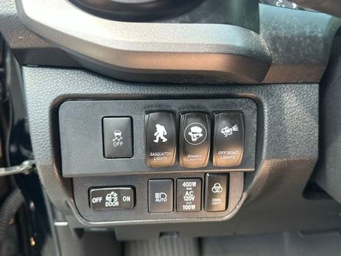 Used 2023 Toyota Tacoma TRD Sport w/ Technology Package AWD/4WD image 17