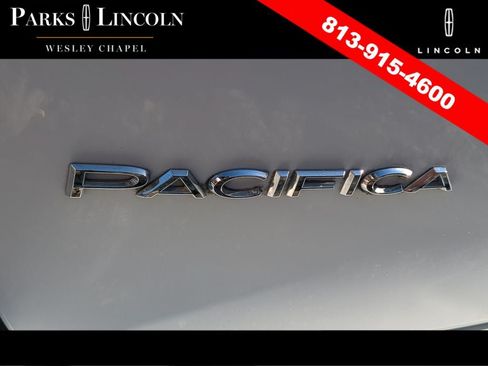 Used 2021 Chrysler Pacifica Touring-L w/ Uconnect Theater Family Group FWD image 14