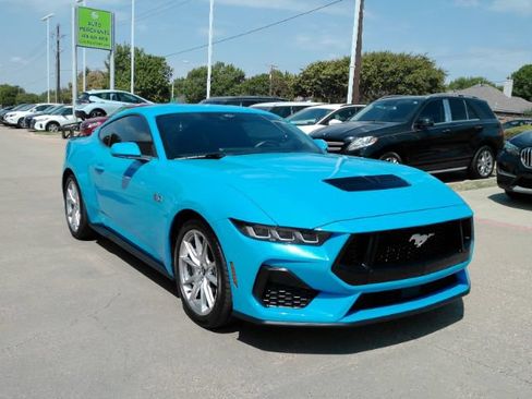 Used 2025 Ford Mustang GT Premium RWD image 4
