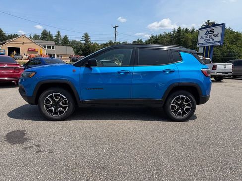 Used 2024 Jeep Compass Trailhawk AWD/4WD image 2