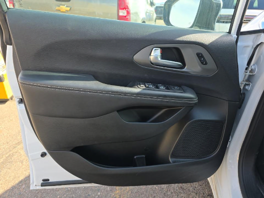 Used 2025 Chrysler Pacifica Select FWD image 9