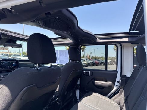 Certified 2025 Jeep Wrangler Unlimited Rubicon 4xe w/ Convenience Group AWD/4WD image 18