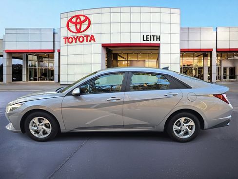 Used 2023 Hyundai Elantra SE image 8