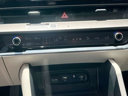 Used 2023 Kia Sportage EX FWD image 16