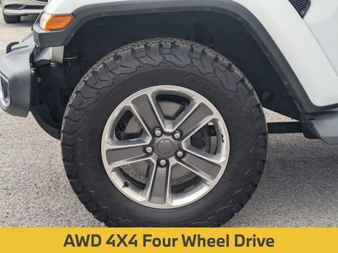 Used 2019 Jeep Wrangler Unlimited Sahara AWD/4WD image 11