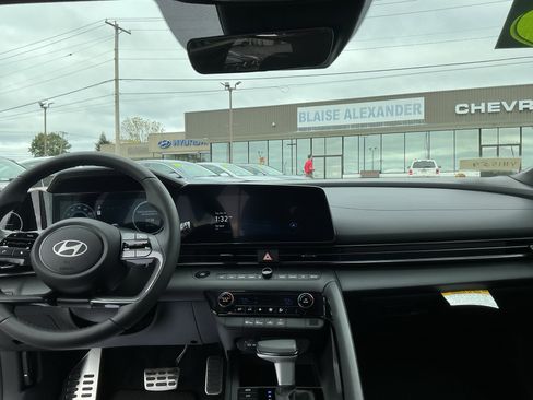 New 2025 Hyundai Elantra SEL image 14