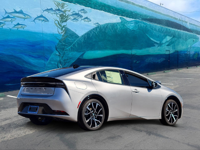 New 2027 Toyota Prius Plug-In Hybrid FWD image 4